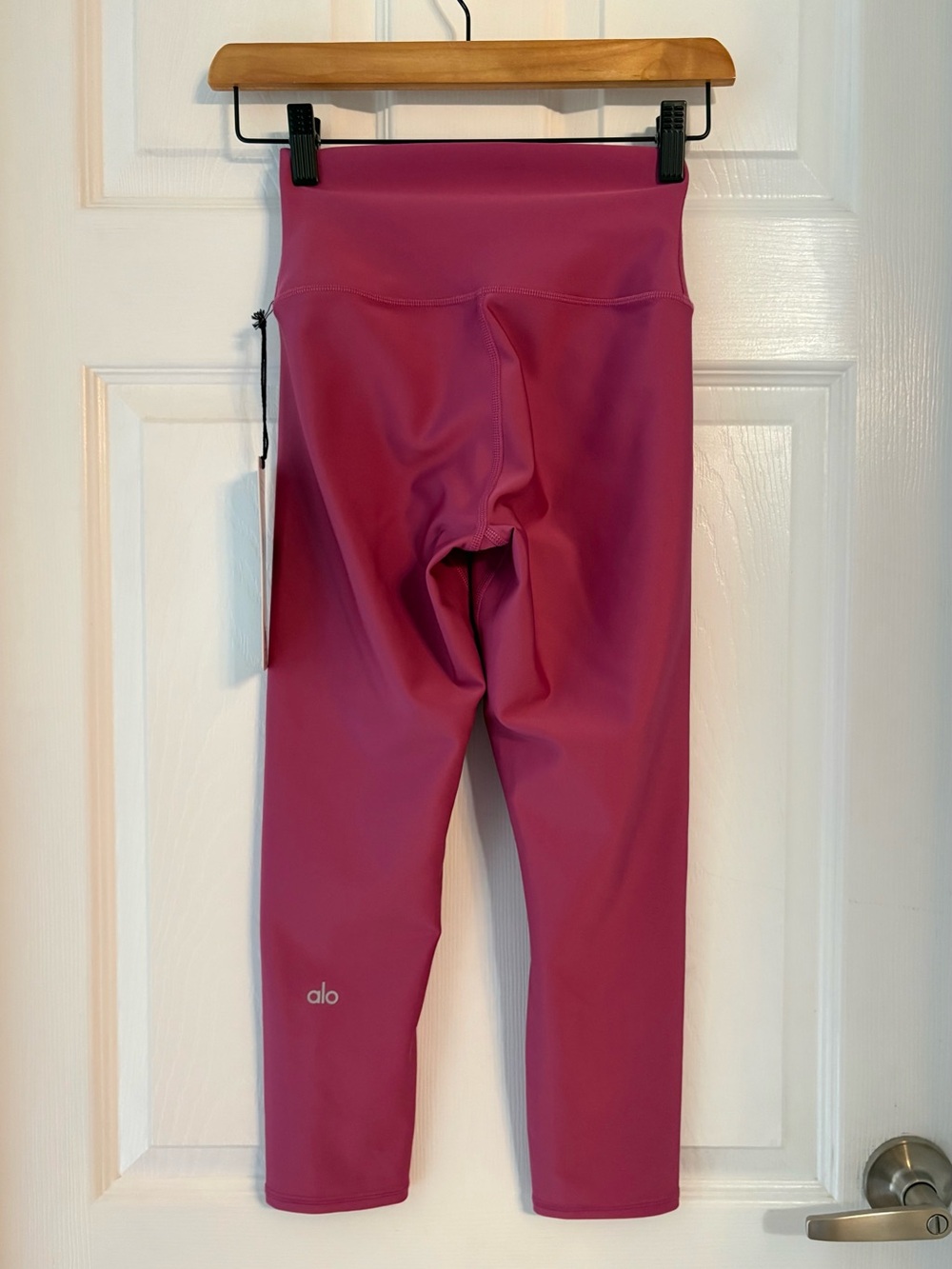 ALO Yoga Pink Capri Leggings XS